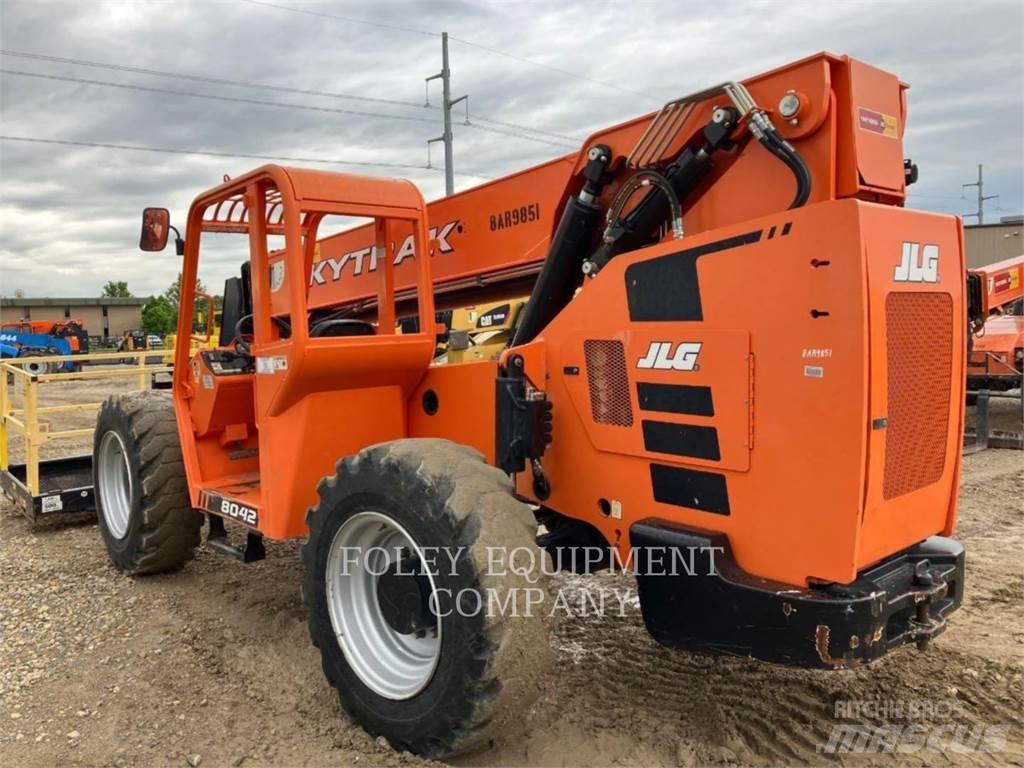 SkyTrak 8042O Телескопические погрузчики