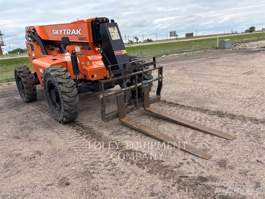 SkyTrak 8042O Телескопические погрузчики