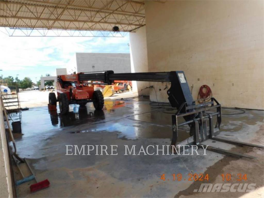 SkyTrak TL8042 Телескопические погрузчики