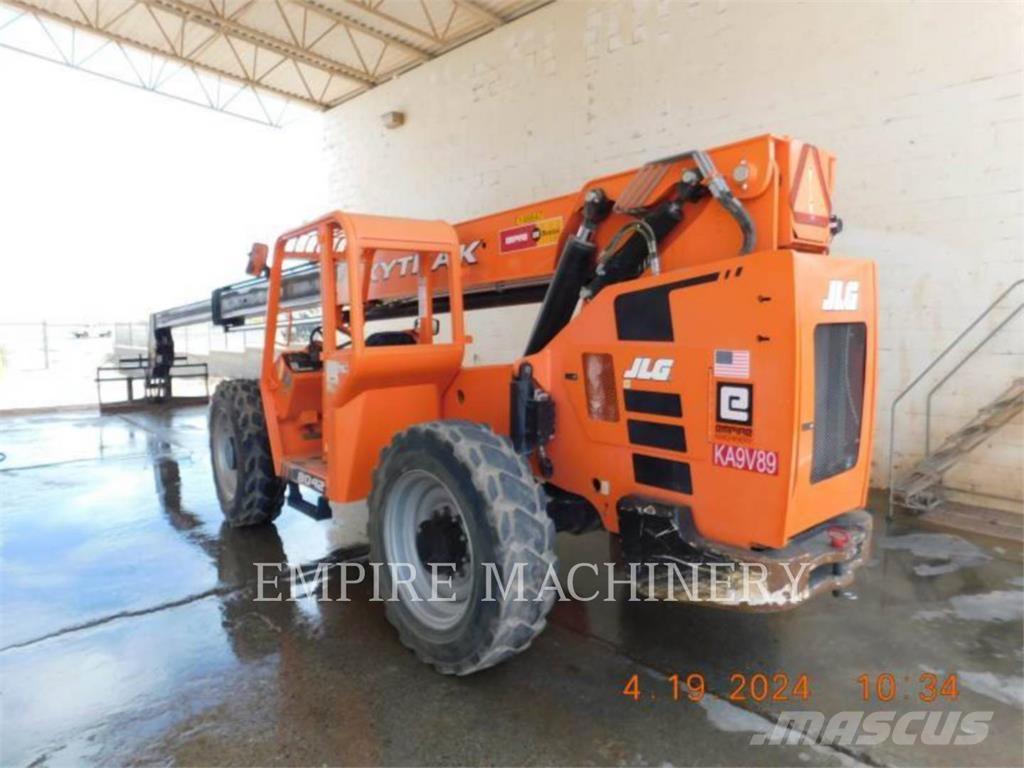 SkyTrak TL8042 Телескопические погрузчики