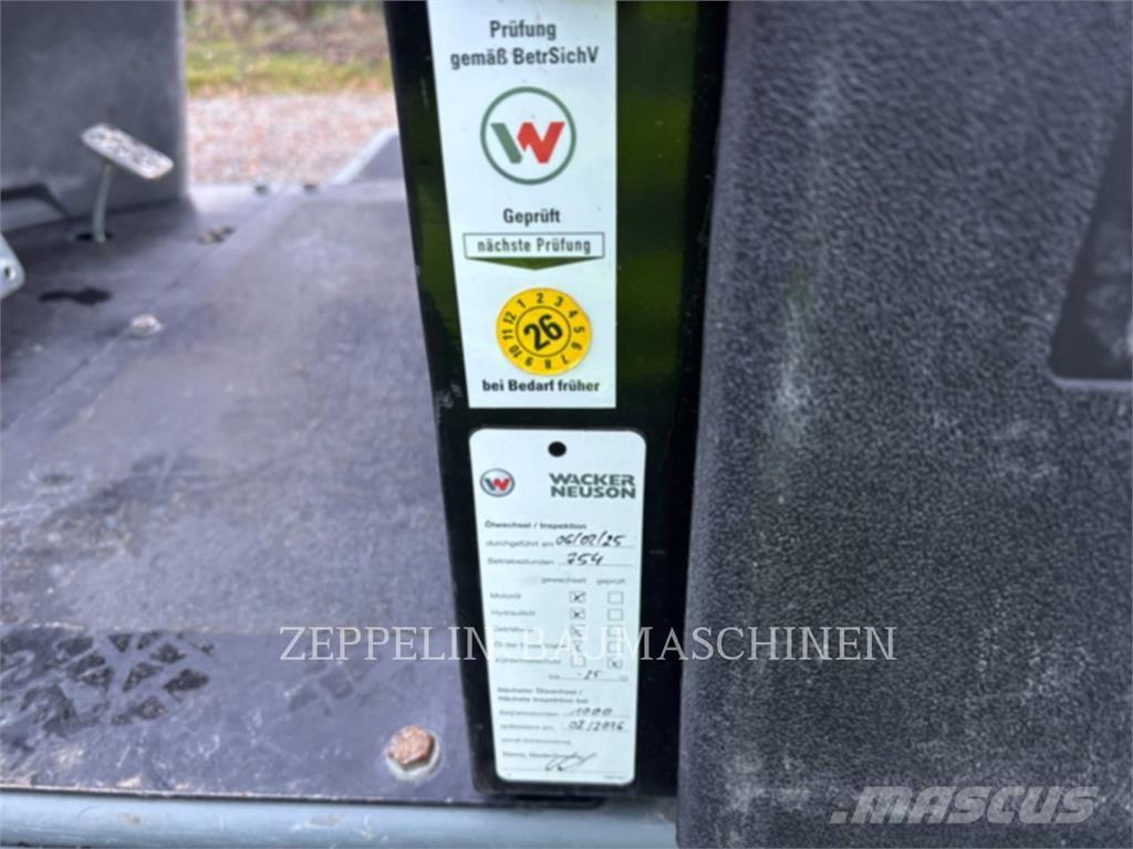 Wacker DW30 Шарнирно-сочленённые самосвалы