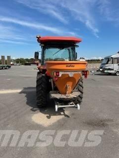 Kubota L2-452 Коммунальные тракторы