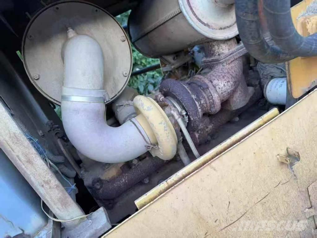Shantui SD12 Гусеничные бульдозеры