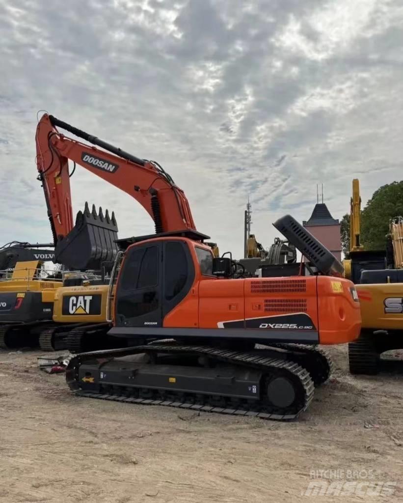 Doosan DX 225 Гусеничные экскаваторы