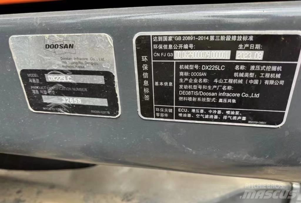 Doosan DX 225 Гусеничные экскаваторы
