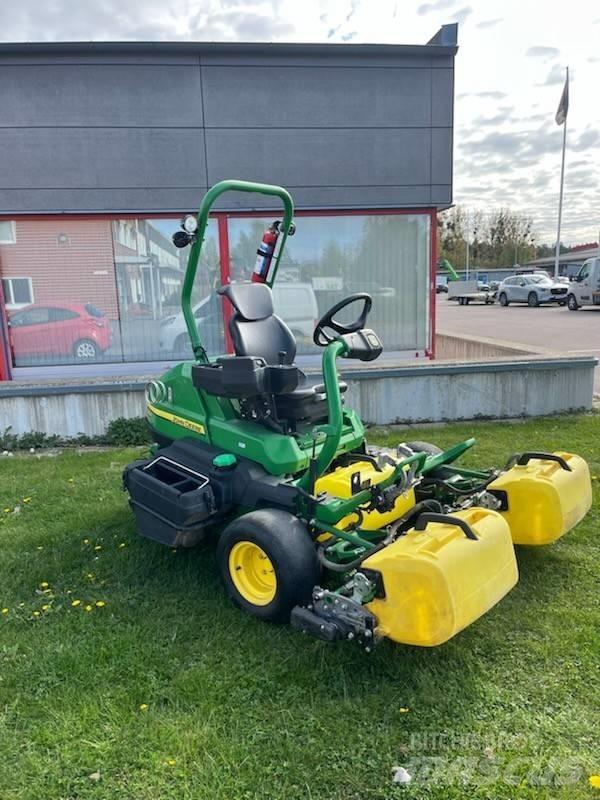 John Deere 2750 E Газонокосилки