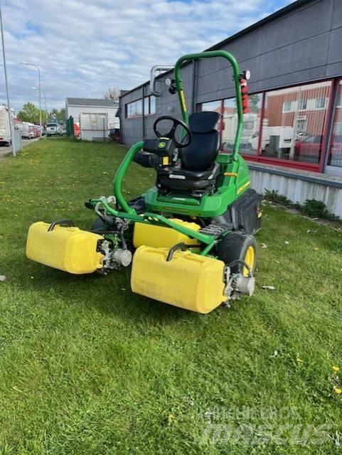 John Deere 2750 E Газонокосилки