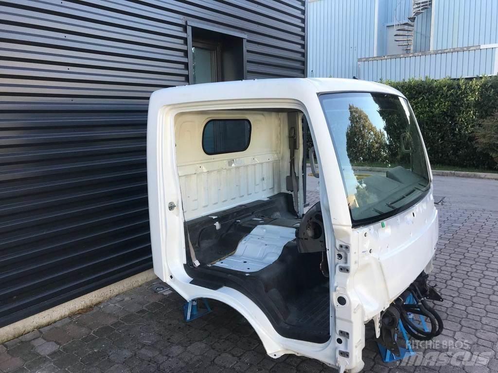 Renault Maxity Кабины