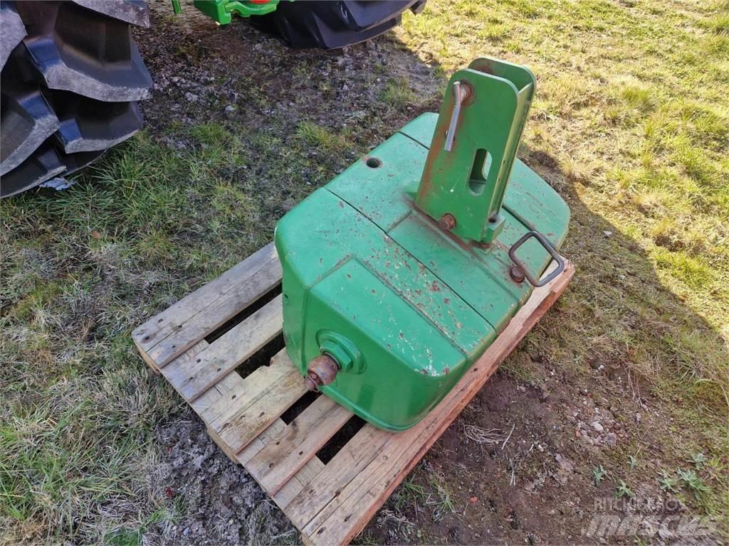 John Deere 900 kg Навесное оборудование и запчасти