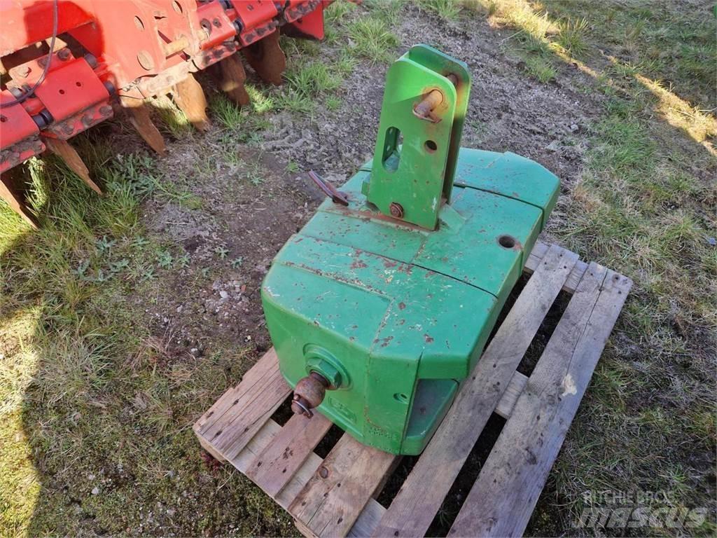 John Deere 900 kg Навесное оборудование и запчасти