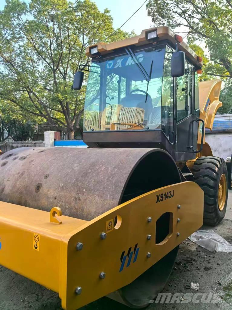 XCMG XS142J Грунтовые катки