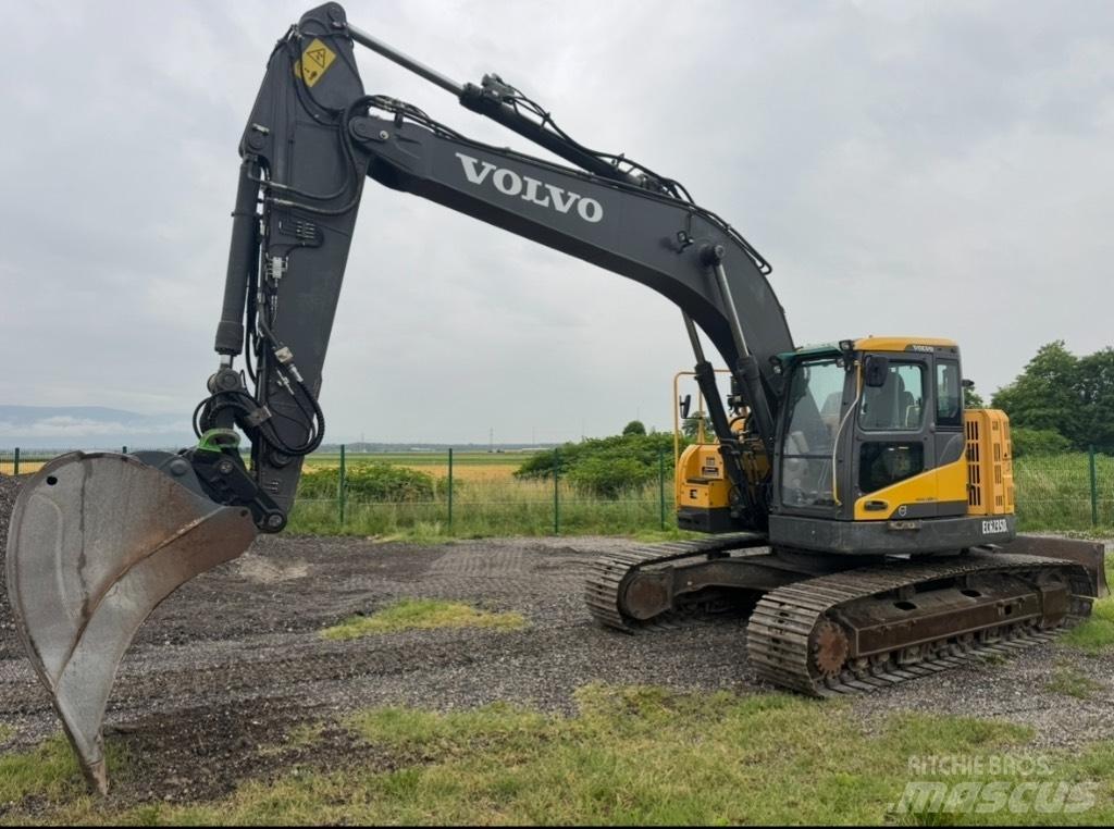 Volvo ECR235DL Гусеничные экскаваторы