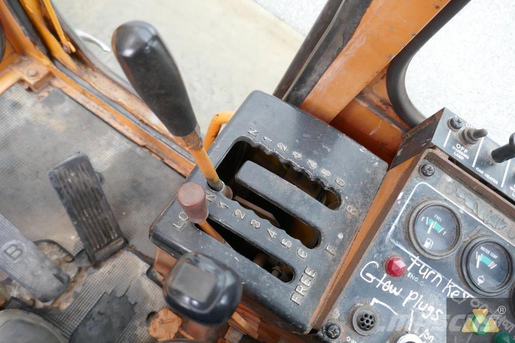 Mitsubishi MG300 Грейдеры