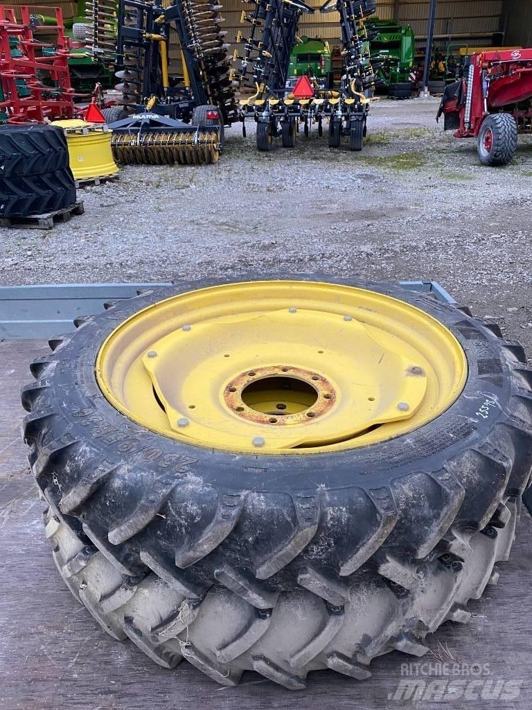 BKT 230/95R36 Навесное оборудование и запчасти