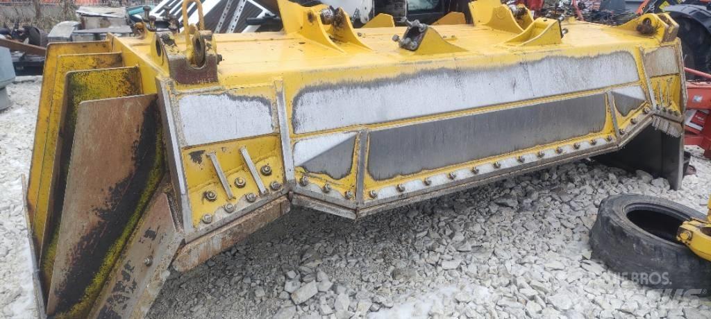 Komatsu D 65 EX-18 Гусеничные бульдозеры