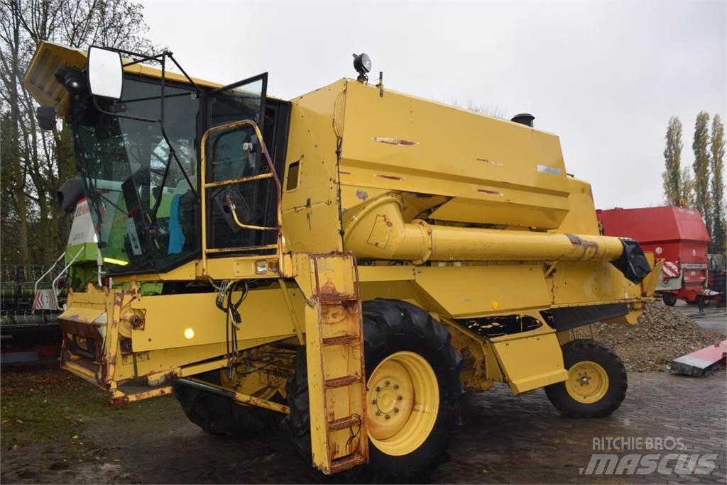 New Holland TF 42 Зерноуборочные комбайны