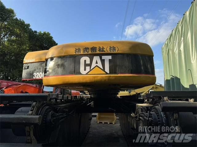 CAT 320 C Экскаваторы-амфибии