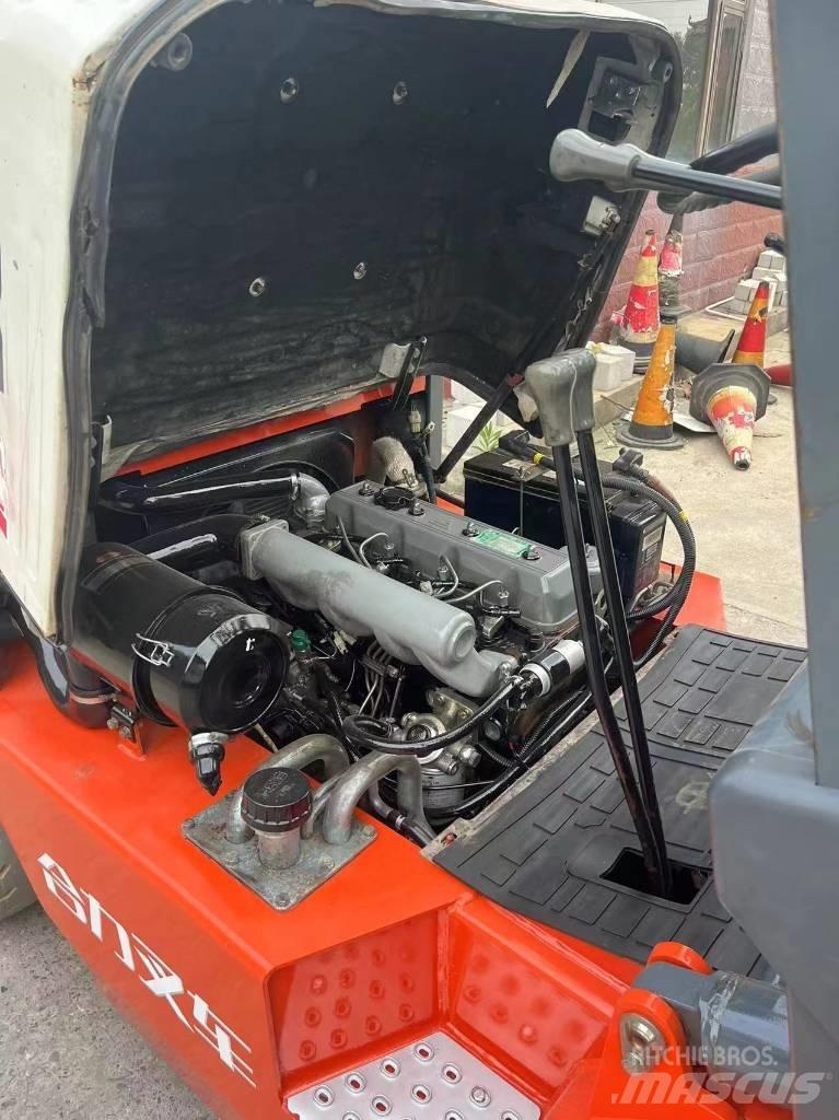 Heli CPC 30 Дизельные погрузчики