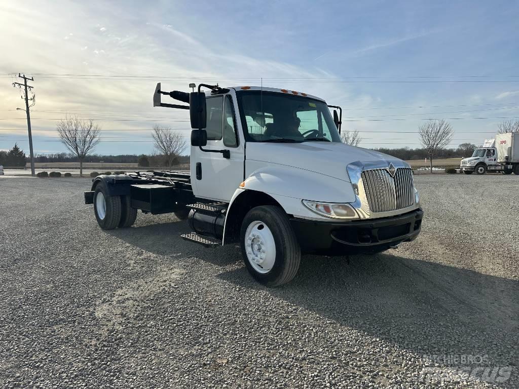 International 4400 Мусоровозы