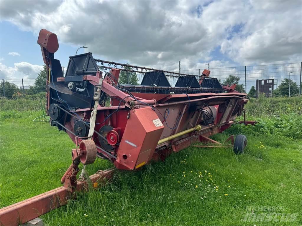 Case IH 1680 Axial Зерноуборочные комбайны