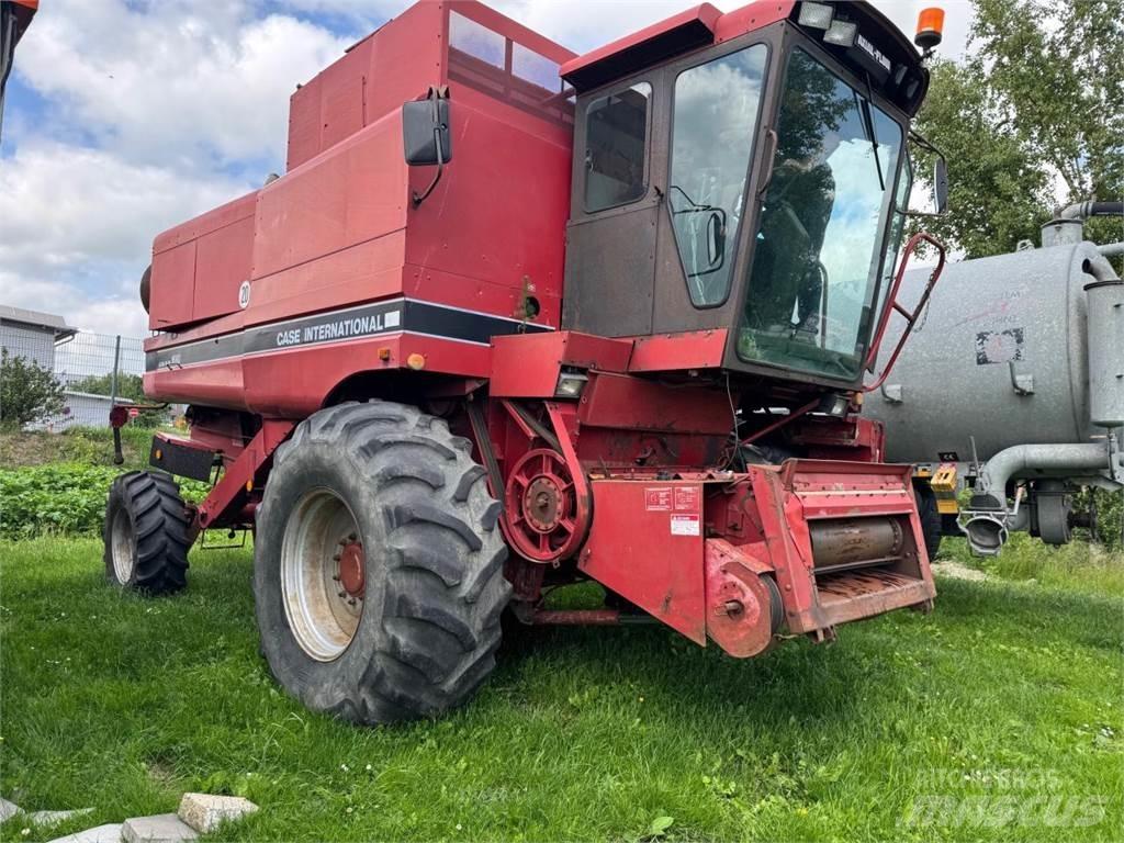 Case IH 1680 Axial Зерноуборочные комбайны