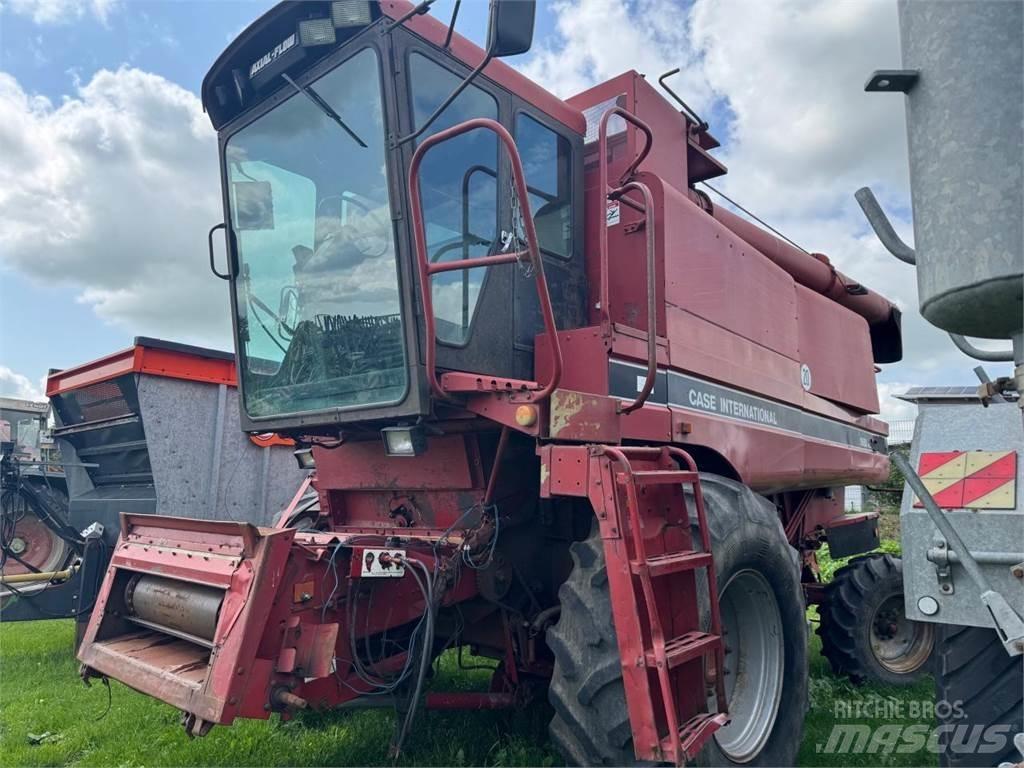 Case IH 1680 Axial Зерноуборочные комбайны