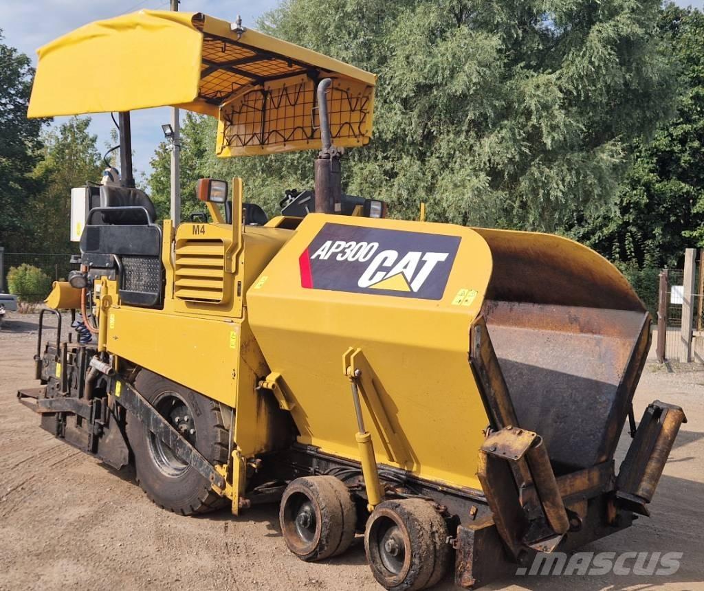 CAT AP300 Асфальтоукладчики