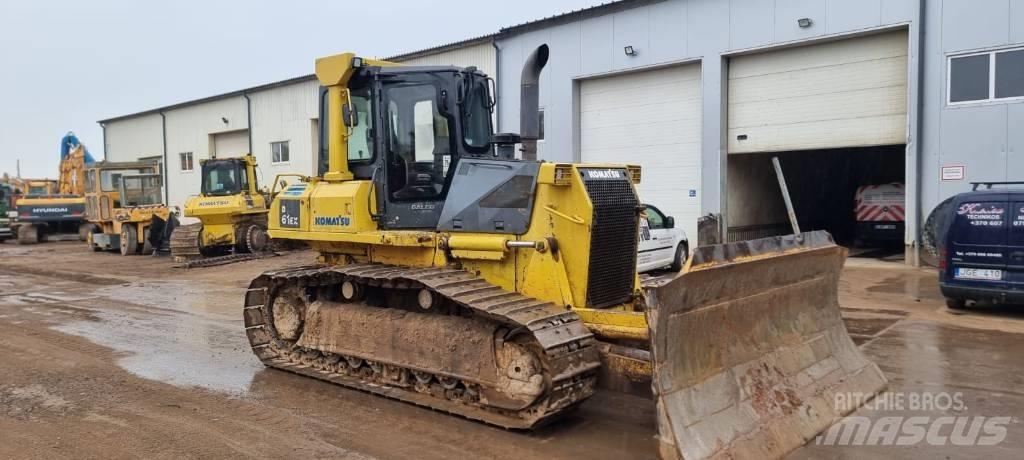 Komatsu D 61 EX-15 Гусеничные бульдозеры