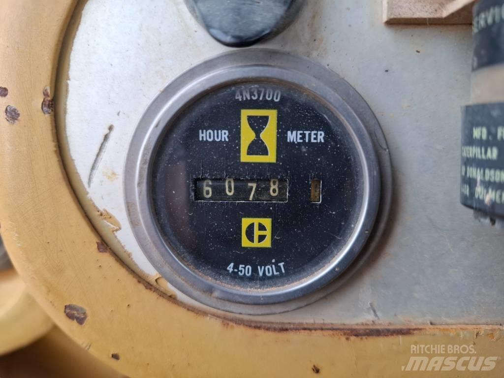CAT D 4 D Гусеничные бульдозеры