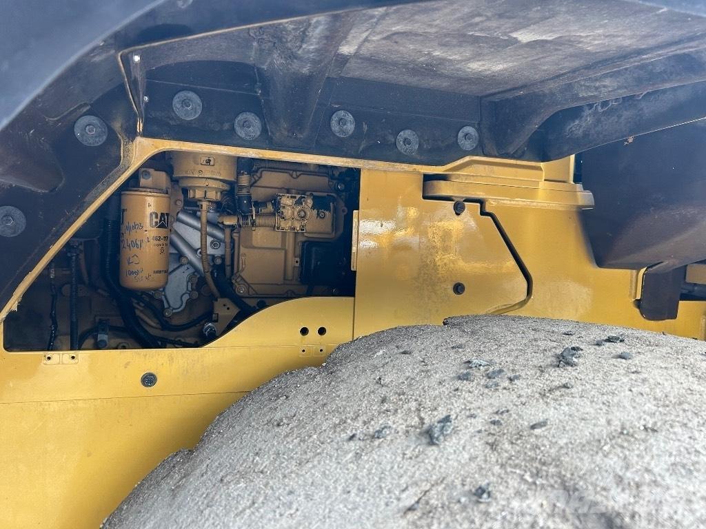 CAT 938M Фронтальные погрузчики