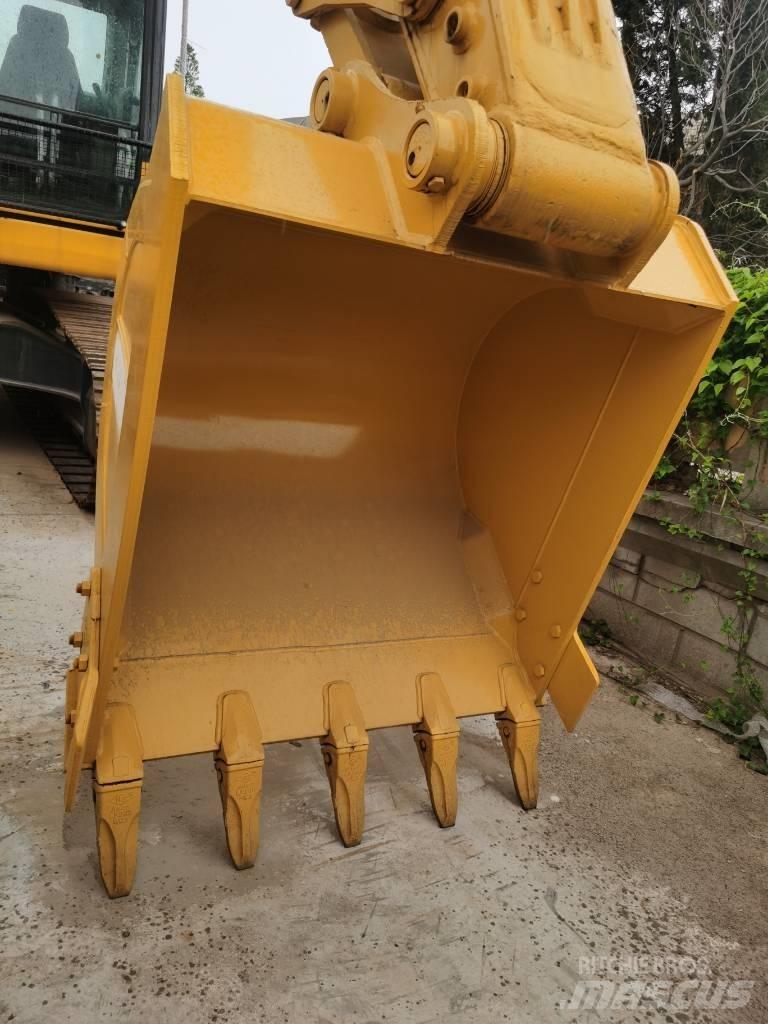 Komatsu PC 220-7 Гусеничные экскаваторы