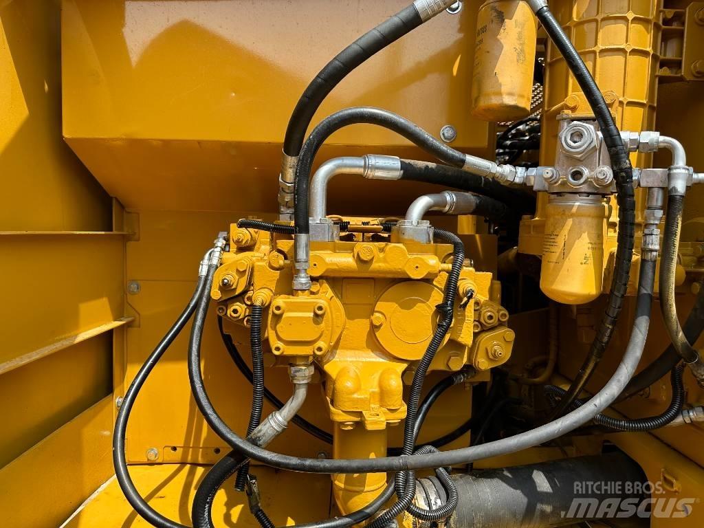 CAT CAT320C Малые экскаваторы 7т-12т