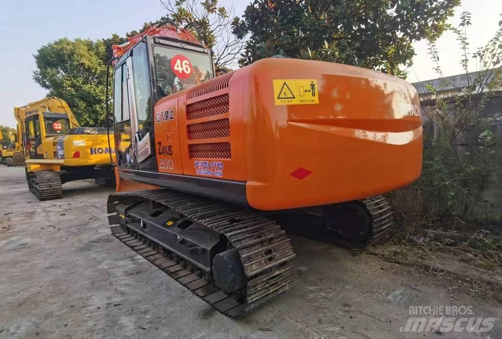 Hitachi ZX 200 Гусеничные экскаваторы