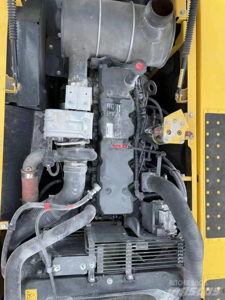 Komatsu PC220-8 Гусеничные экскаваторы