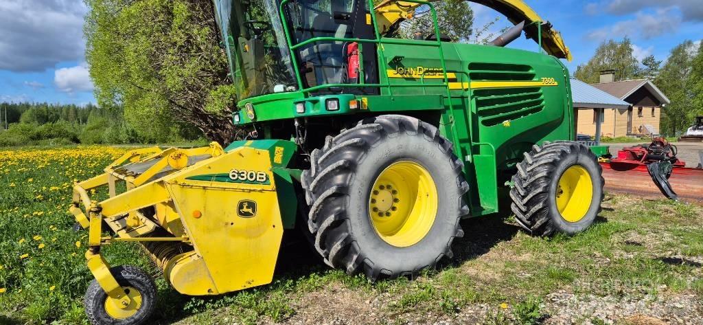 John Deere 7300 Самоходные кормоуборочные комбайны