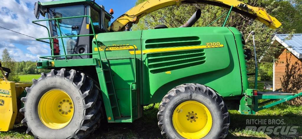John Deere 7300 Самоходные кормоуборочные комбайны