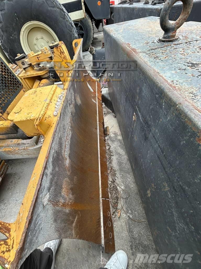 CAT D 3 C III Гусеничные бульдозеры