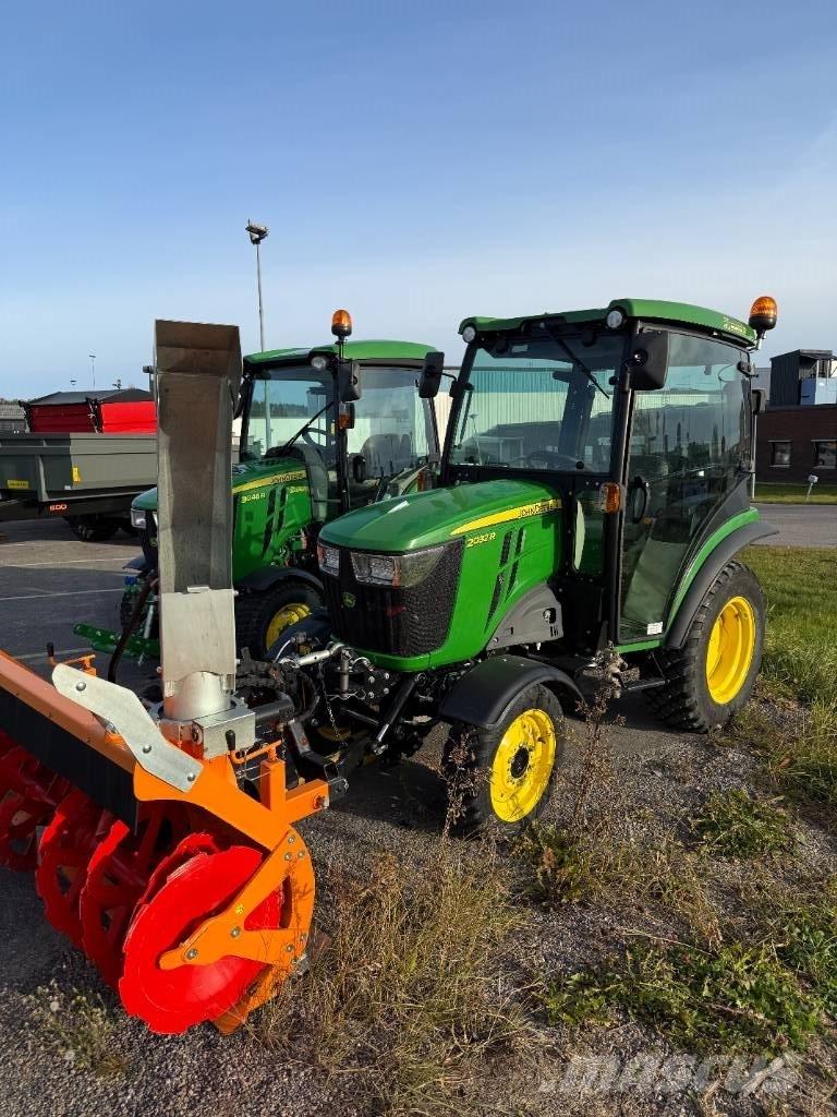 John Deere 2032 R Коммунальные тракторы