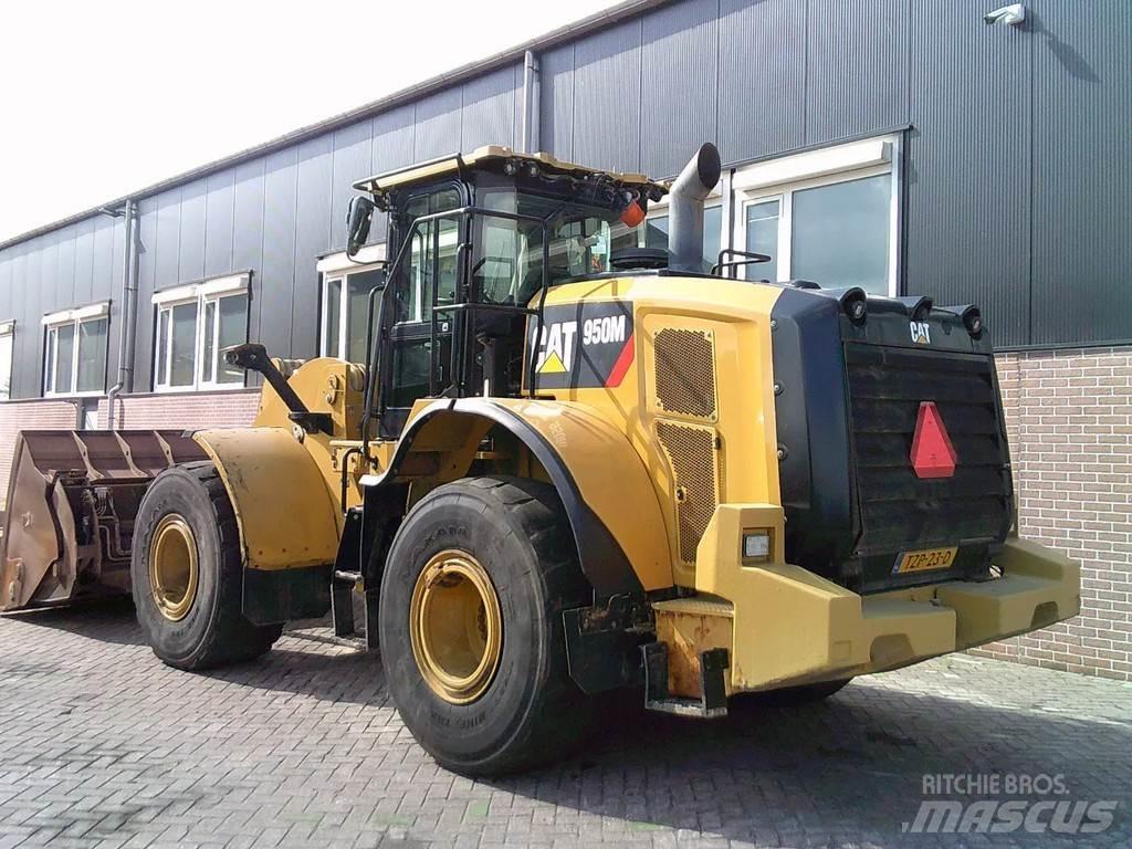 CAT 950M Фронтальные погрузчики