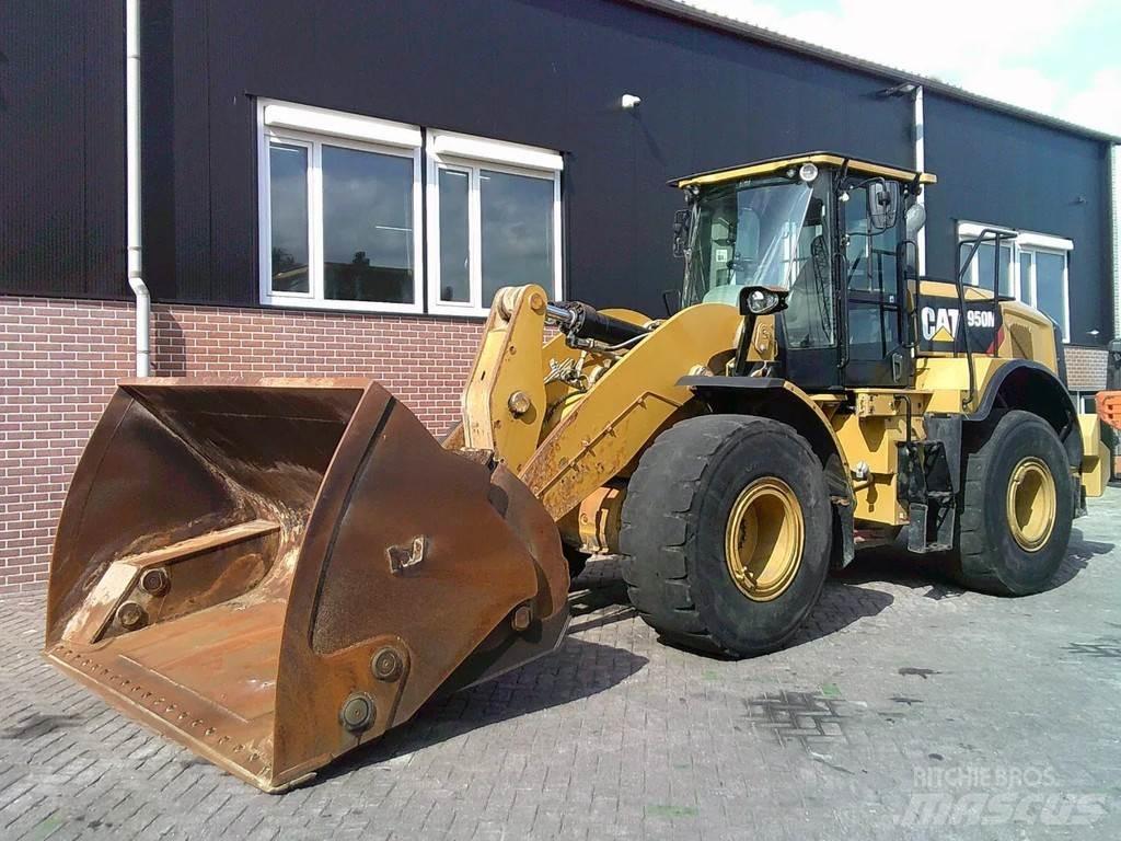 CAT 950M Фронтальные погрузчики