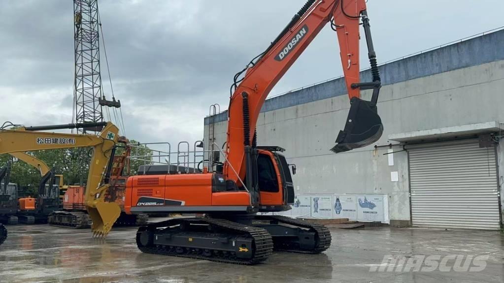 Doosan DX 225 LC Гусеничные экскаваторы