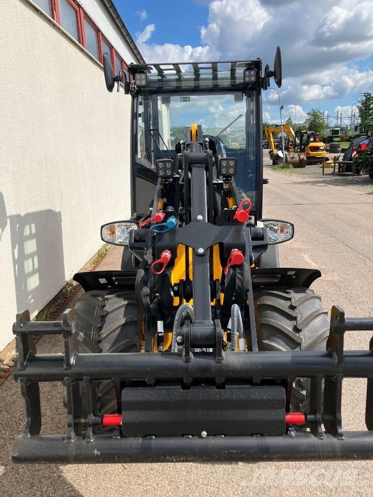 JCB 403 Малые погрузчики