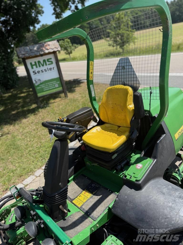 John Deere 8800 Самоходные газонокосилки