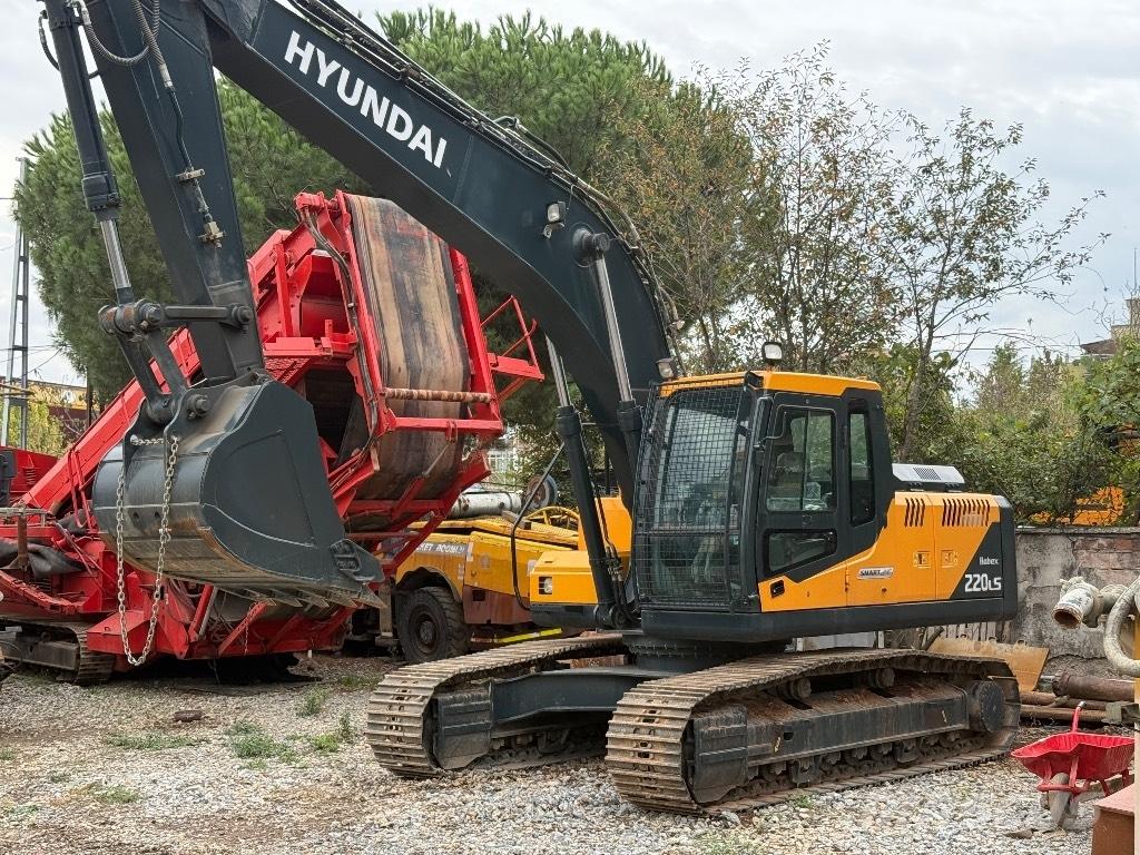 Hyundai Robex 220 LS Гусеничные экскаваторы