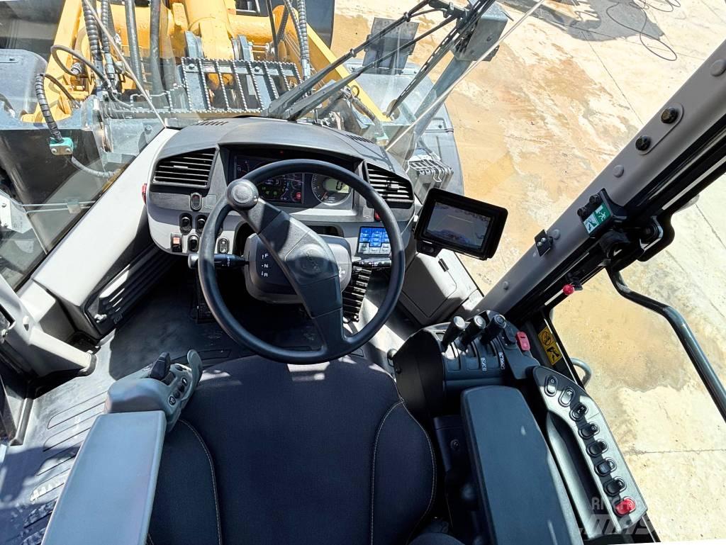 Komatsu WA380-8E0 Фронтальные погрузчики