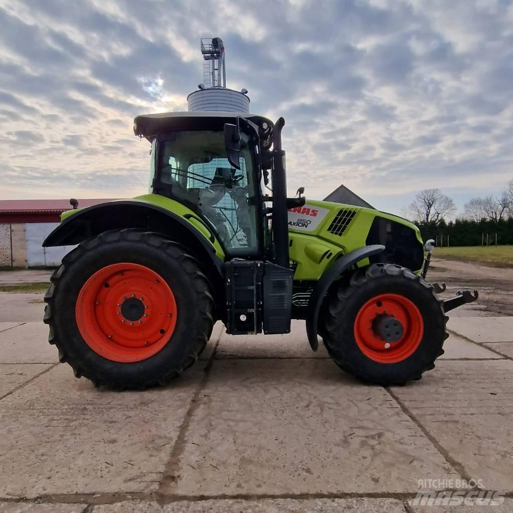 CLAAS Axion 850 Трактора