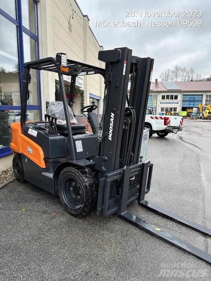 Doosan D30NXS Дизельные погрузчики