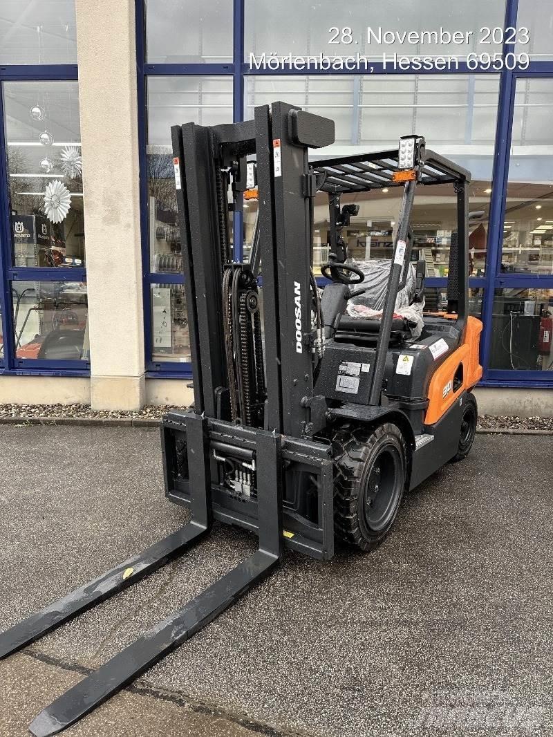 Doosan D30NXS Дизельные погрузчики