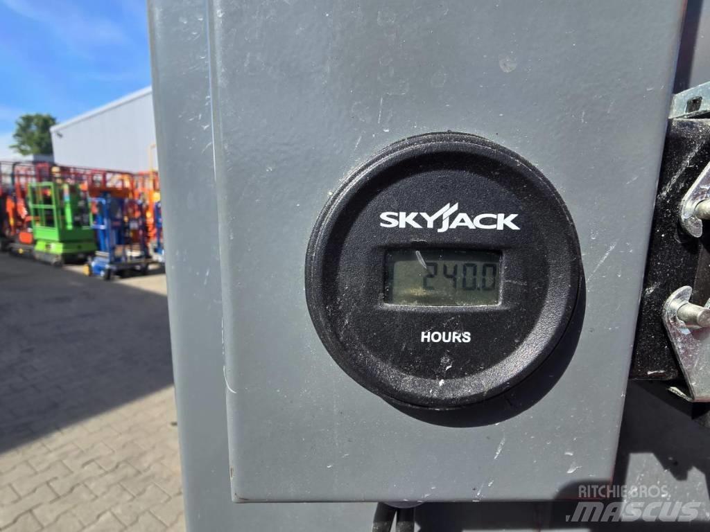 SkyJack SJ 16 Вертикальные мачтовые подъемники