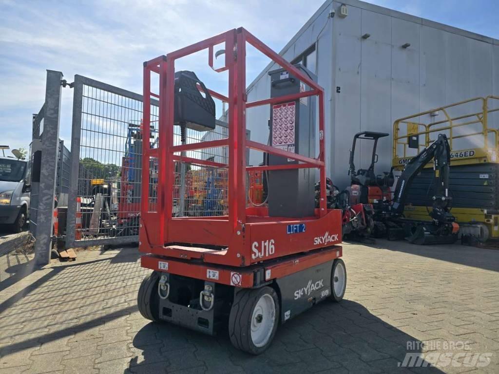 SkyJack SJ 16 Вертикальные мачтовые подъемники